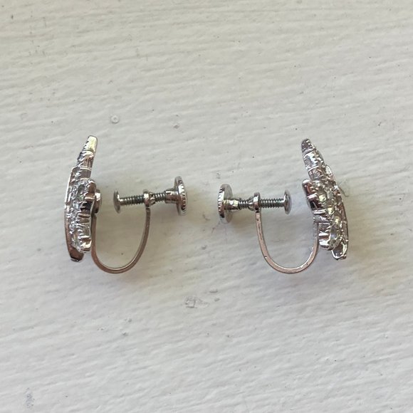 Vintage Keyes Aurora Borealis Rhinestone Maple Leaf Screw Back Earrings - Picture 3 of 7